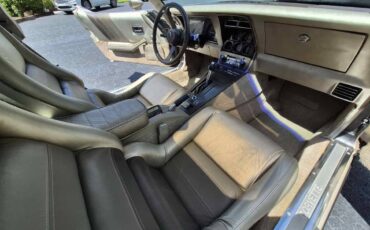 Chevrolet-corvette-1982-21