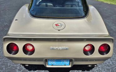 Chevrolet-corvette-1982-4