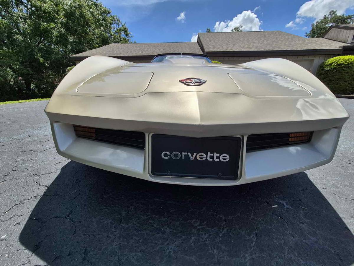 Chevrolet-corvette-1982-6