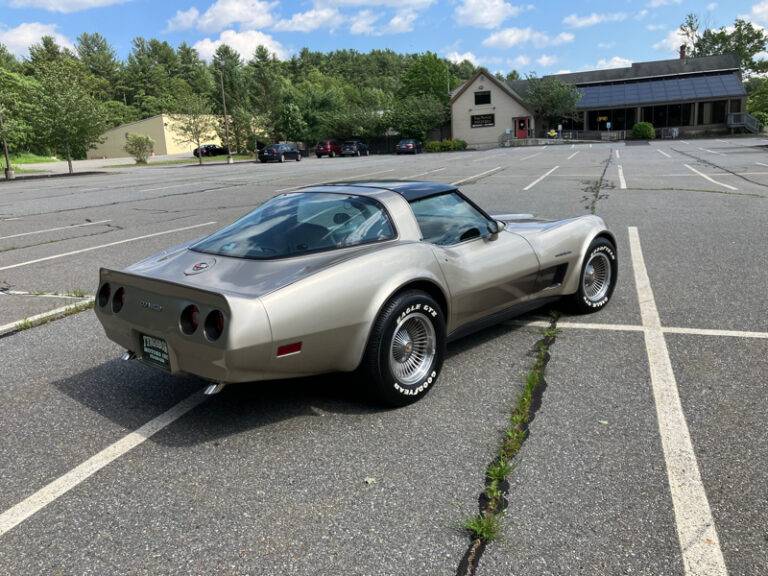 Chevrolet-corvette-1982-brown-28