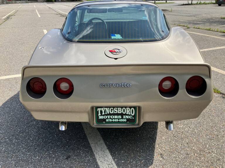 Chevrolet-corvette-1982-brown-30