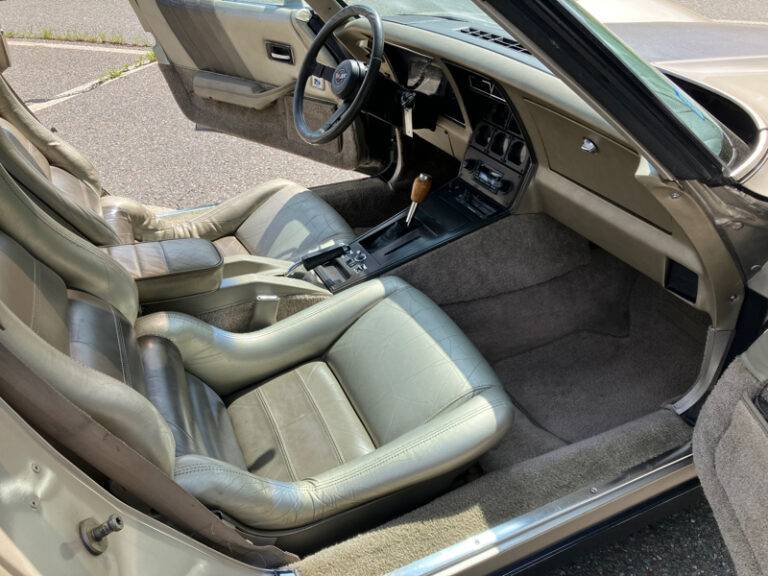 Chevrolet-corvette-1982-brown-33