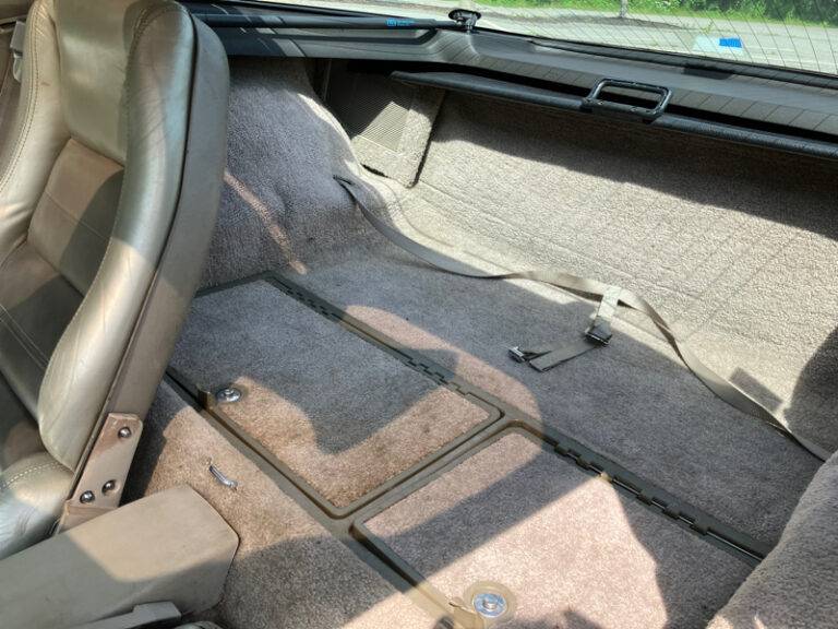 Chevrolet-corvette-1982-brown-34