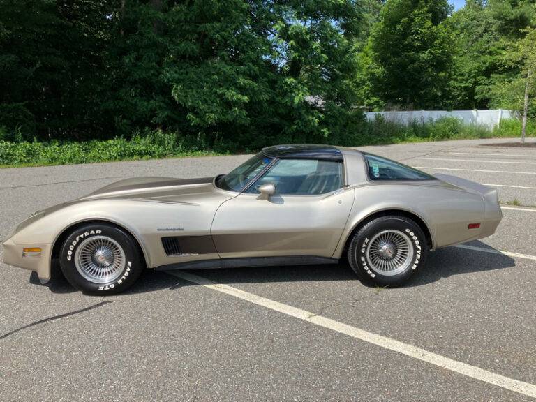 Chevrolet-corvette-1982-brown-4