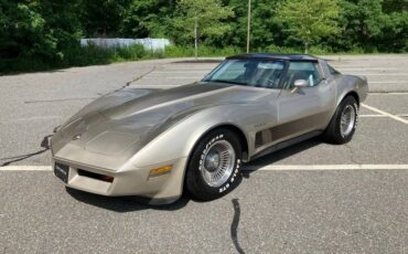 Chevrolet-corvette-1982-brown-5