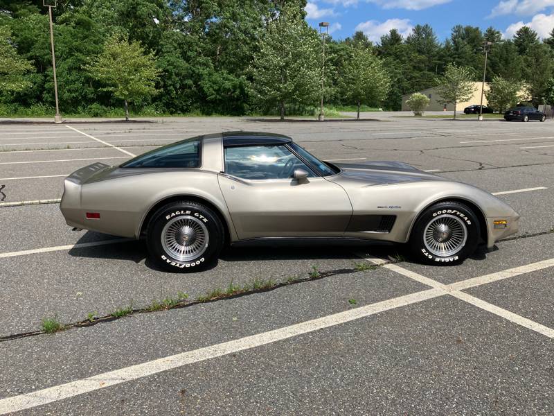 Chevrolet-corvette-1982-grey-5