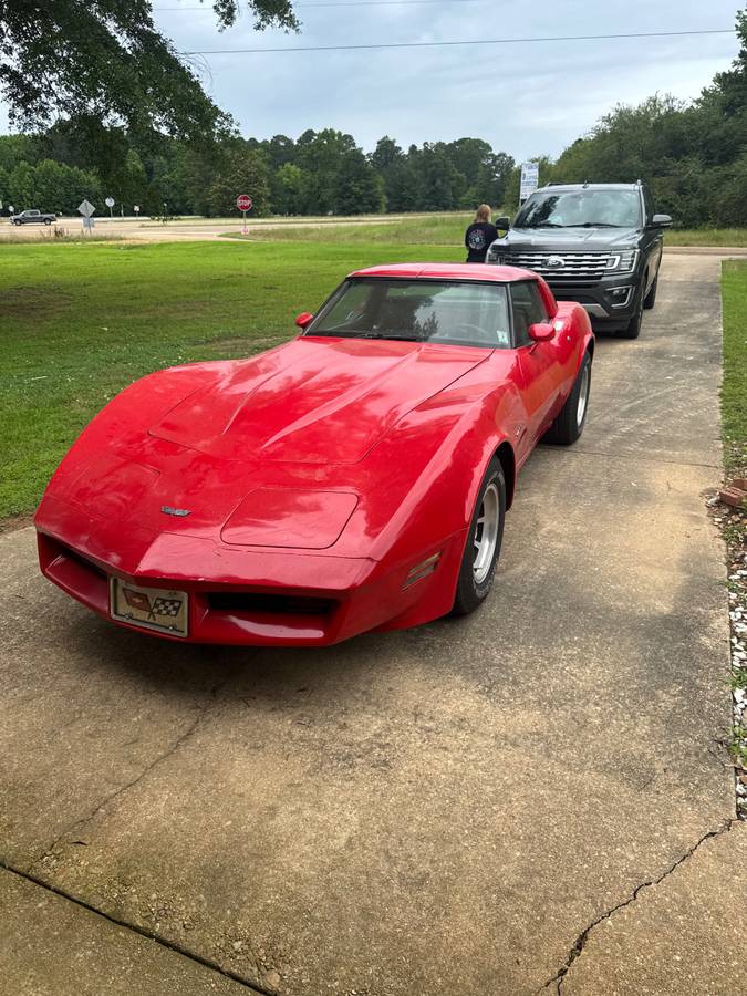 Chevrolet-corvette-1982-red-1