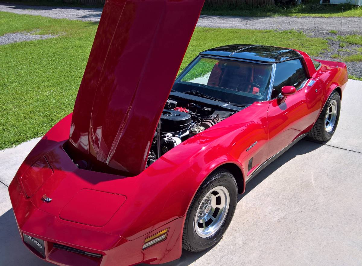 Chevrolet-corvette-1982-red-1