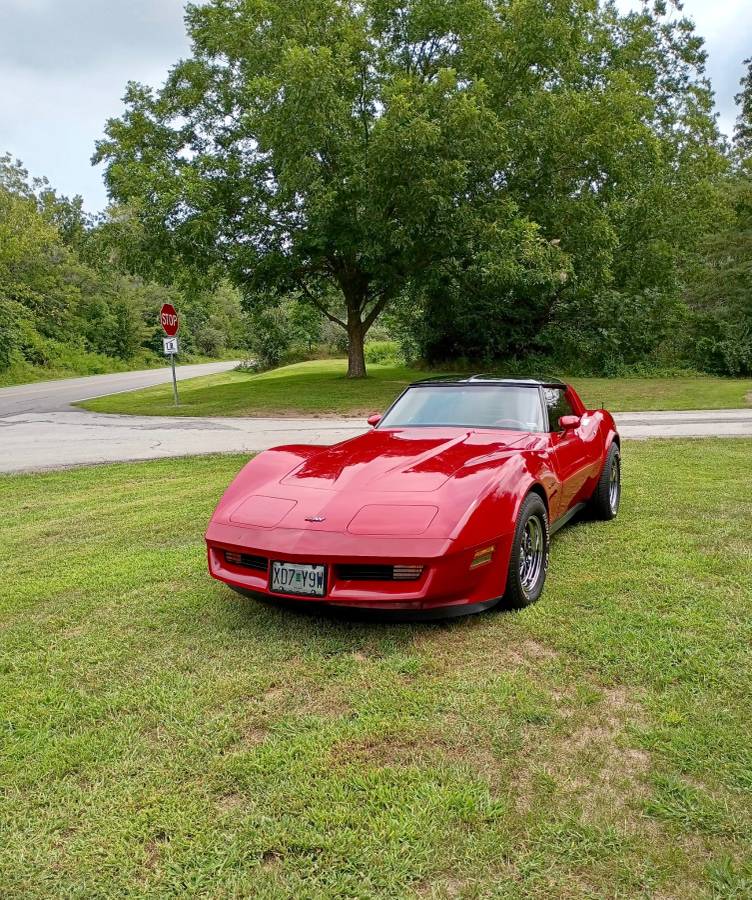 Chevrolet-corvette-1982-red-1