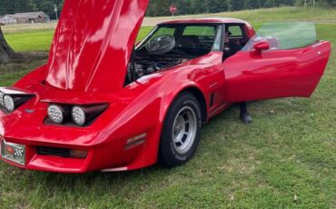Chevrolet-corvette-1982-red
