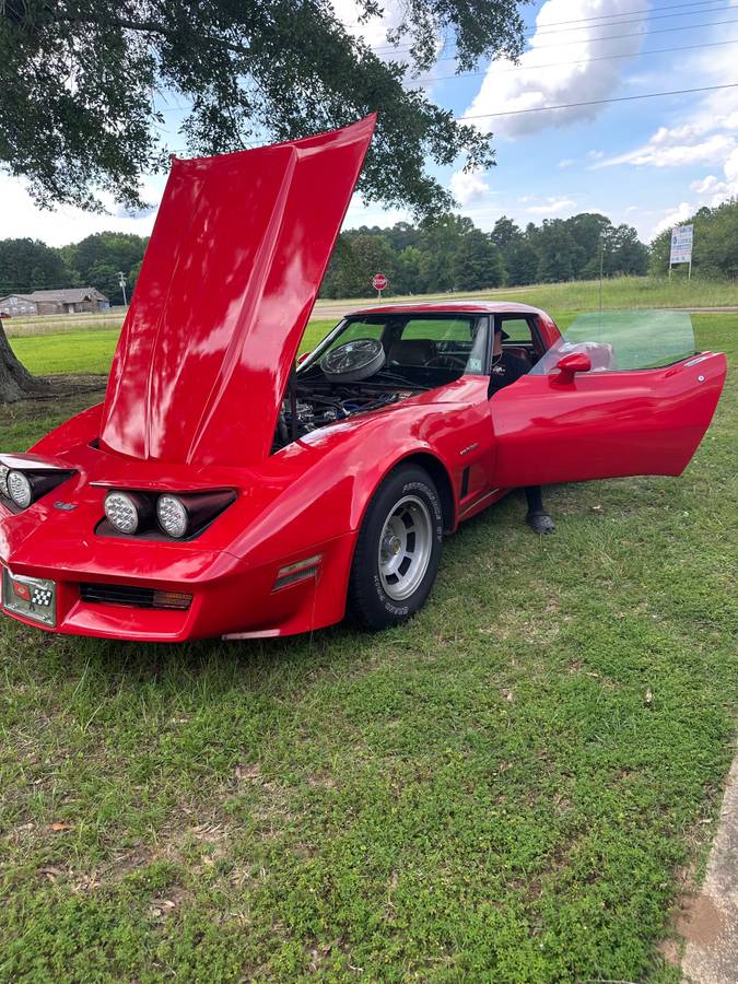 Chevrolet-corvette-1982-red