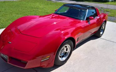 Chevrolet-corvette-1982-red