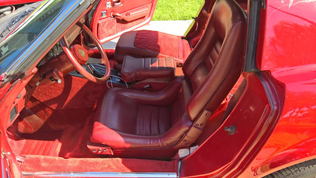 Chevrolet-corvette-1982-red-14