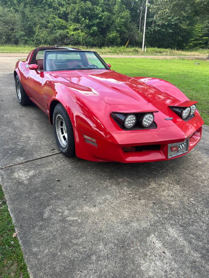 Chevrolet-corvette-1982-red-2