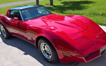 Chevrolet-corvette-1982-red-2