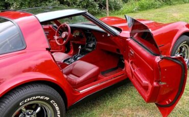 Chevrolet-corvette-1982-red-2
