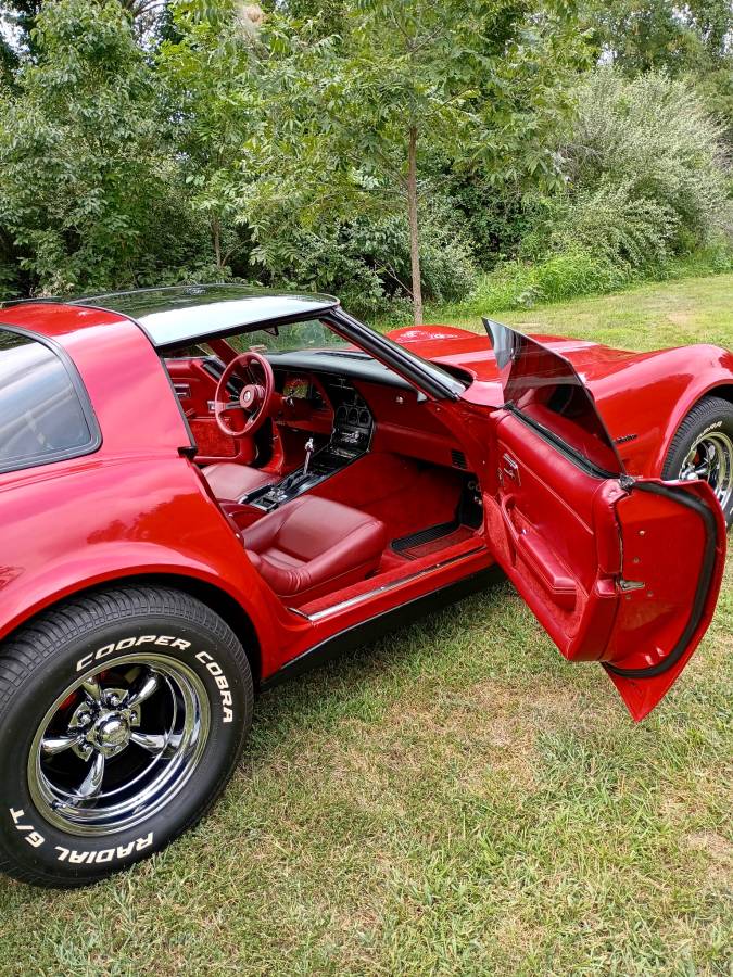 Chevrolet-corvette-1982-red-2