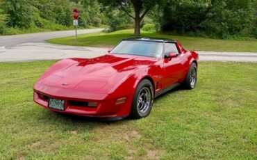 Chevrolet-corvette-1982-red