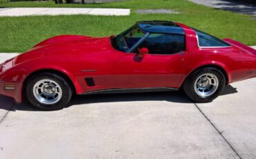 Chevrolet-corvette-1982-red-4