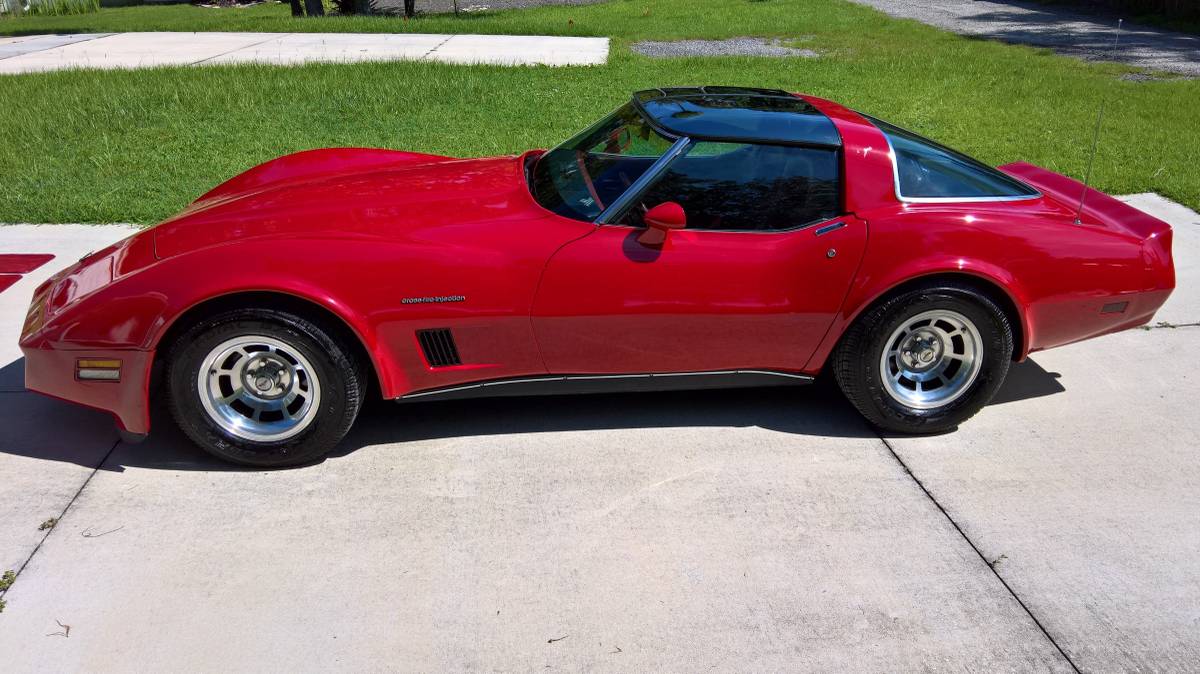 Chevrolet-corvette-1982-red-4