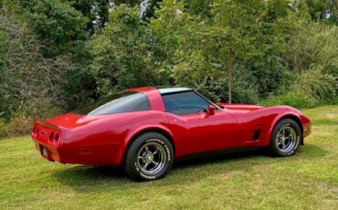 Chevrolet-corvette-1982-red-4
