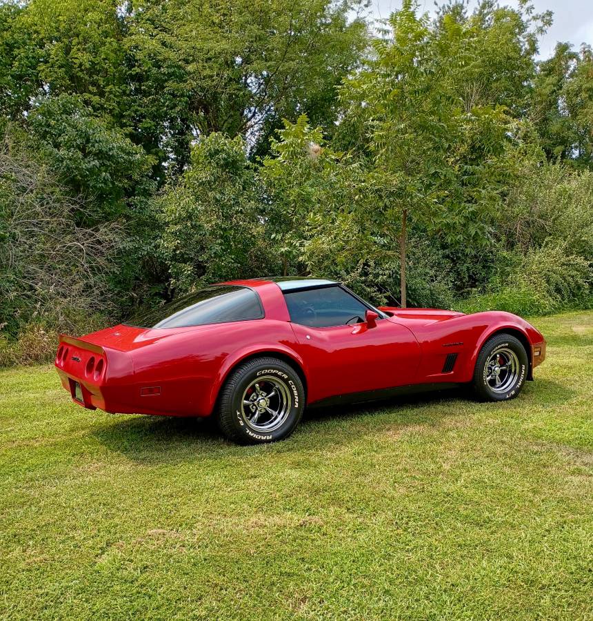 Chevrolet-corvette-1982-red-4