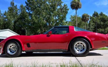 Chevrolet-corvette-1982-red-5
