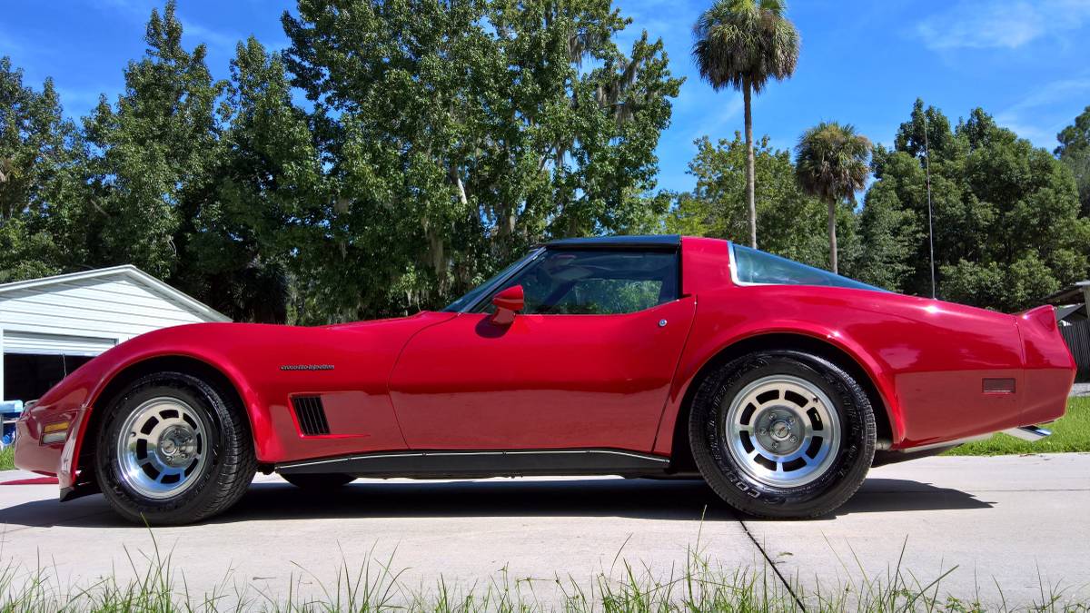 Chevrolet-corvette-1982-red-5