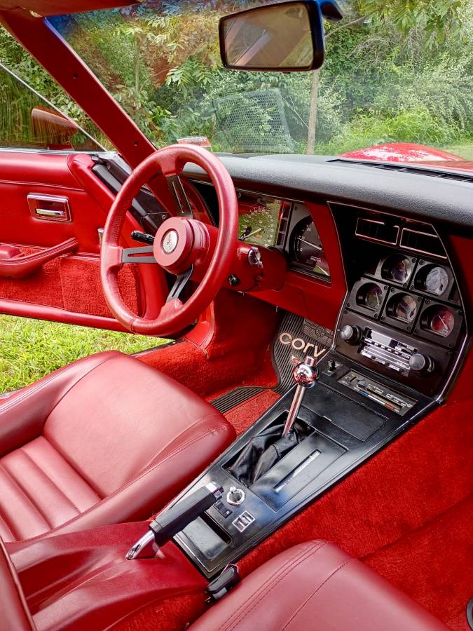 Chevrolet-corvette-1982-red-7