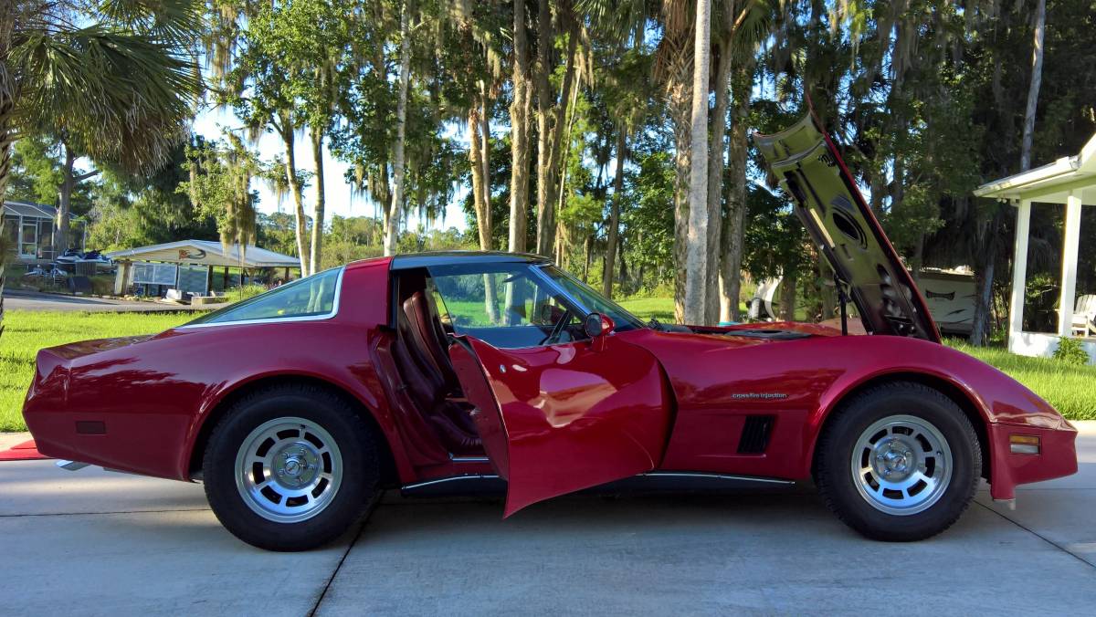 Chevrolet-corvette-1982-red-8