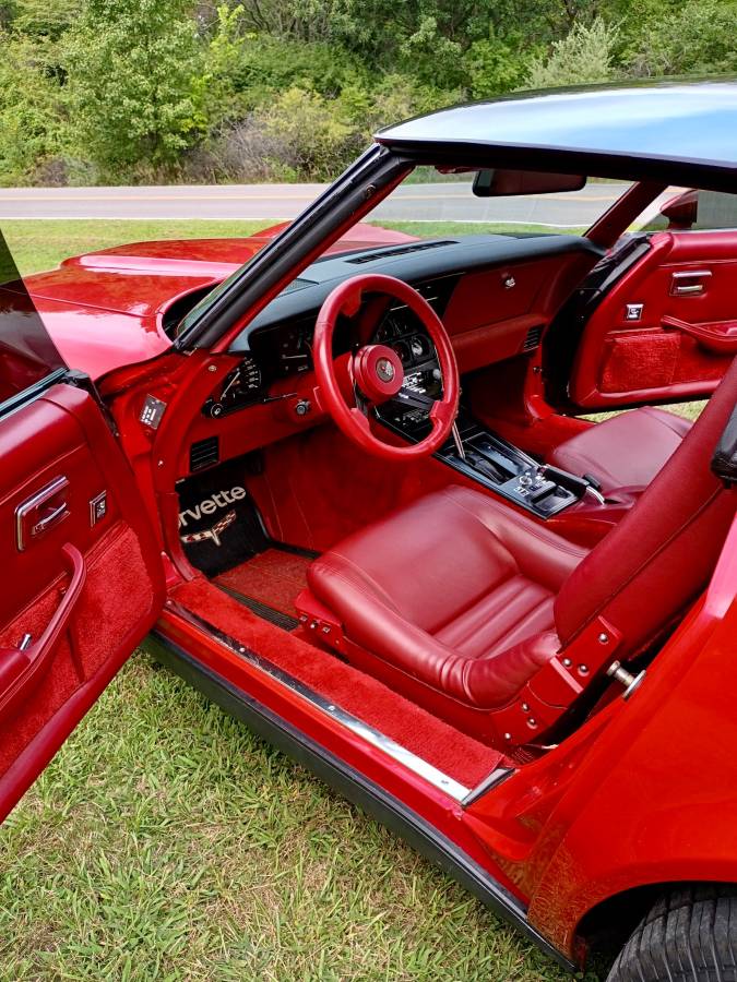 Chevrolet-corvette-1982-red-8