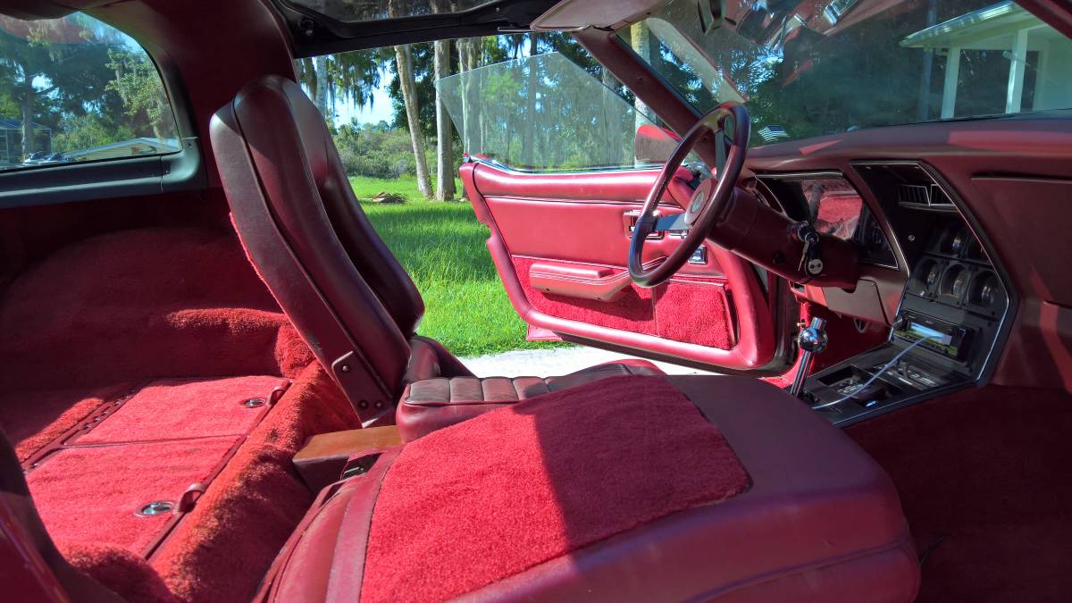 Chevrolet-corvette-1982-red-9