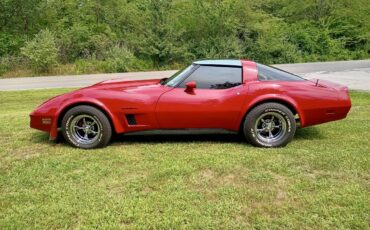 Chevrolet-corvette-1982-red-9