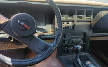 Chevrolet-corvette-1984-2