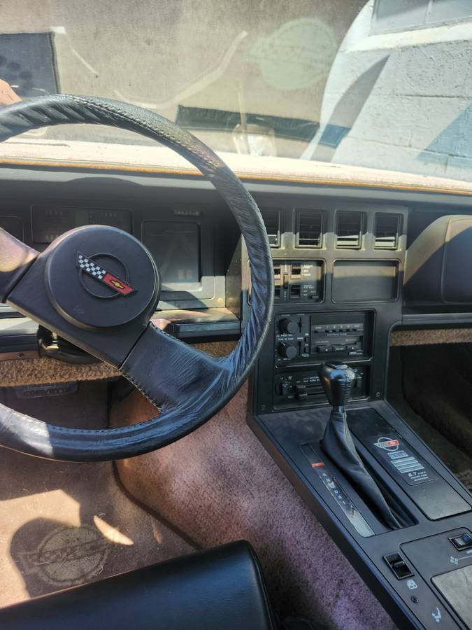 Chevrolet-corvette-1984-2