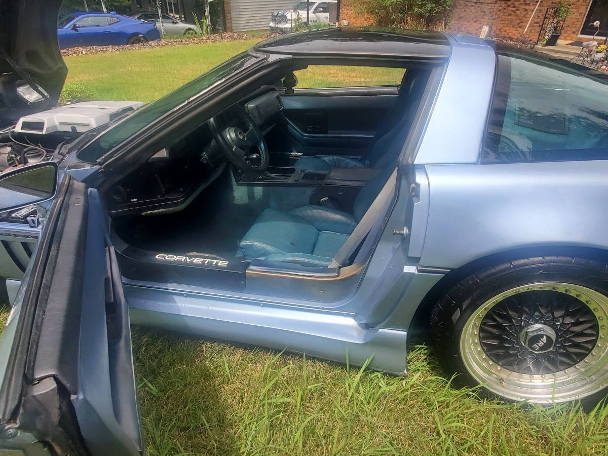 Chevrolet-corvette-1984-blue-4