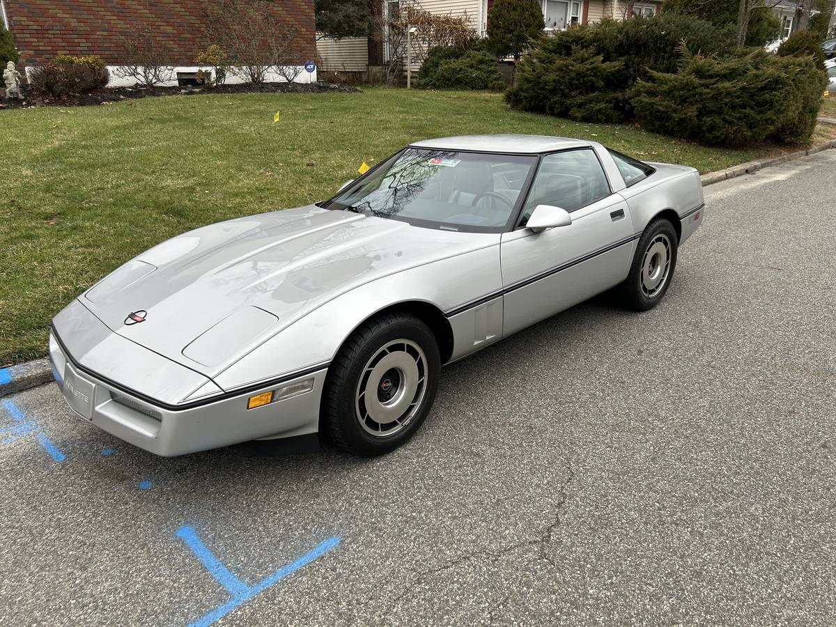 Chevrolet-corvette-1984-silver-1