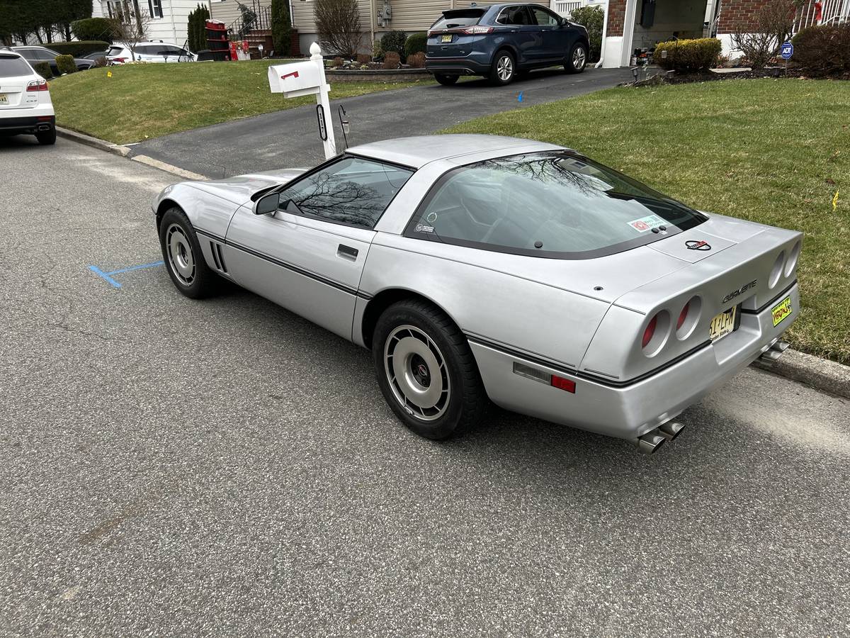 Chevrolet-corvette-1984-silver-2