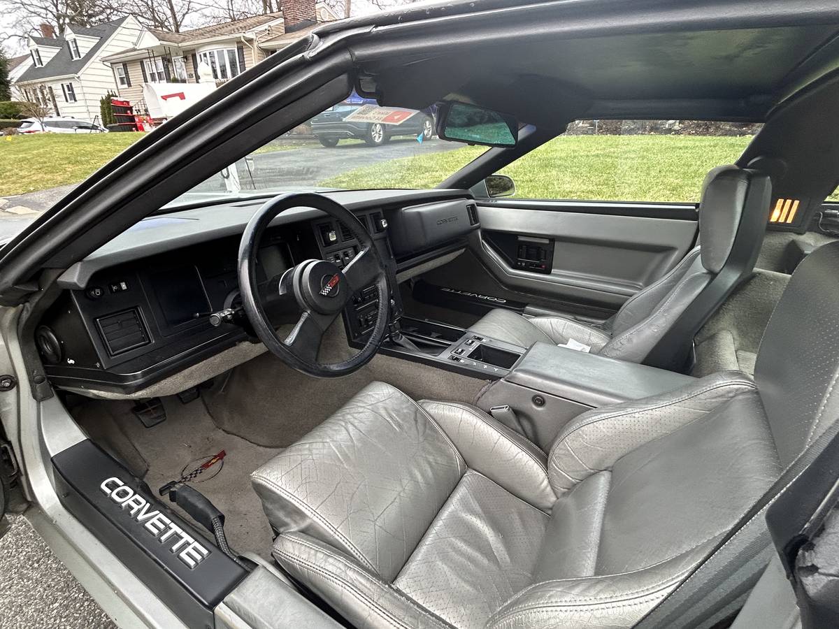 Chevrolet-corvette-1984-silver-3