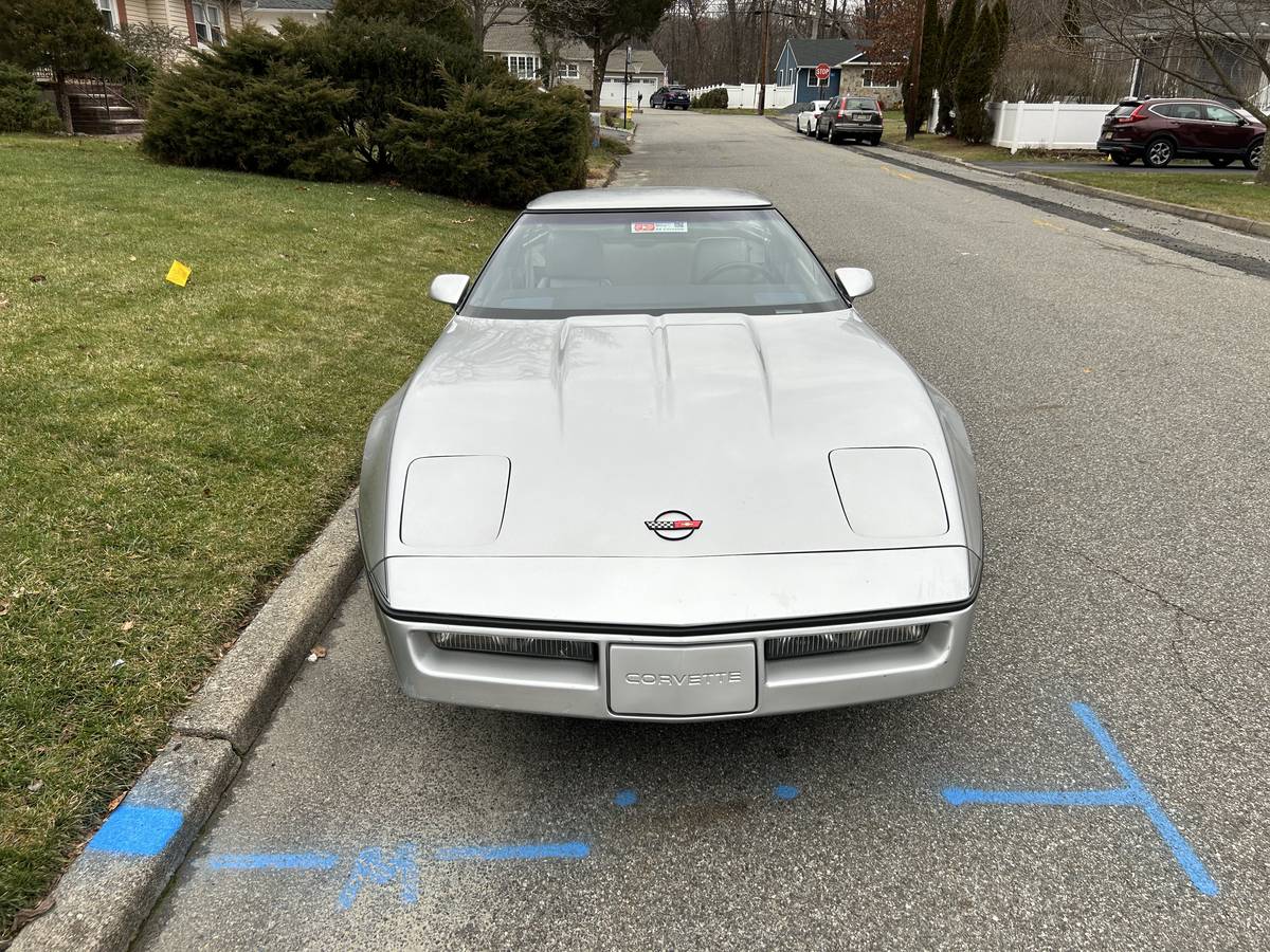 Chevrolet-corvette-1984-silver