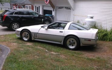 Chevrolet-corvette-1985-10
