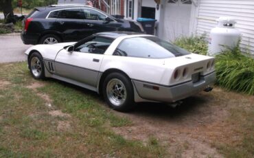 Chevrolet-corvette-1985-11