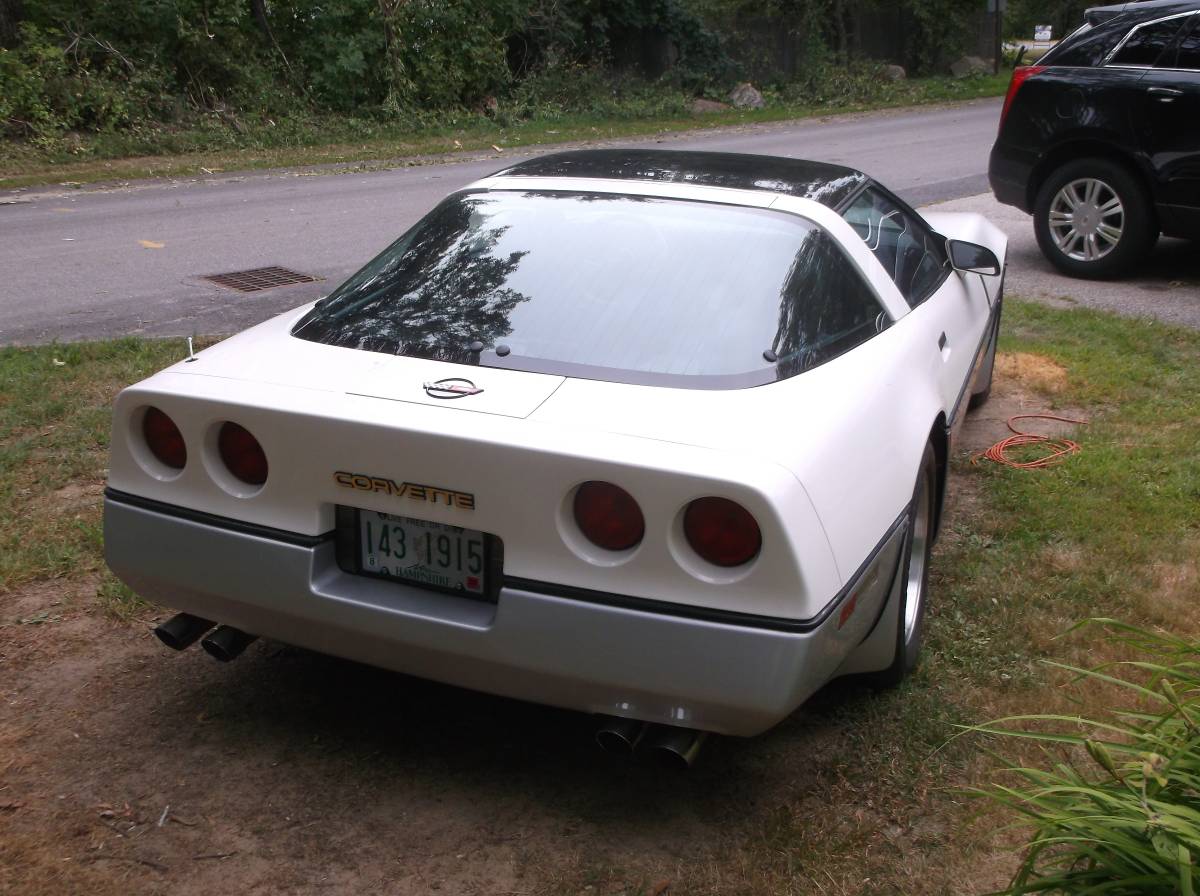 Chevrolet-corvette-1985-13