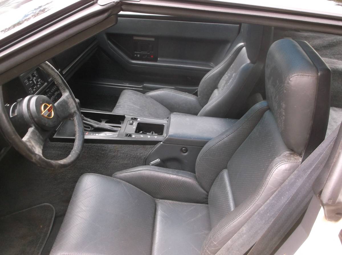 Chevrolet-corvette-1985-19