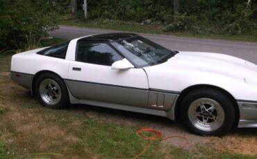Chevrolet-corvette-1985