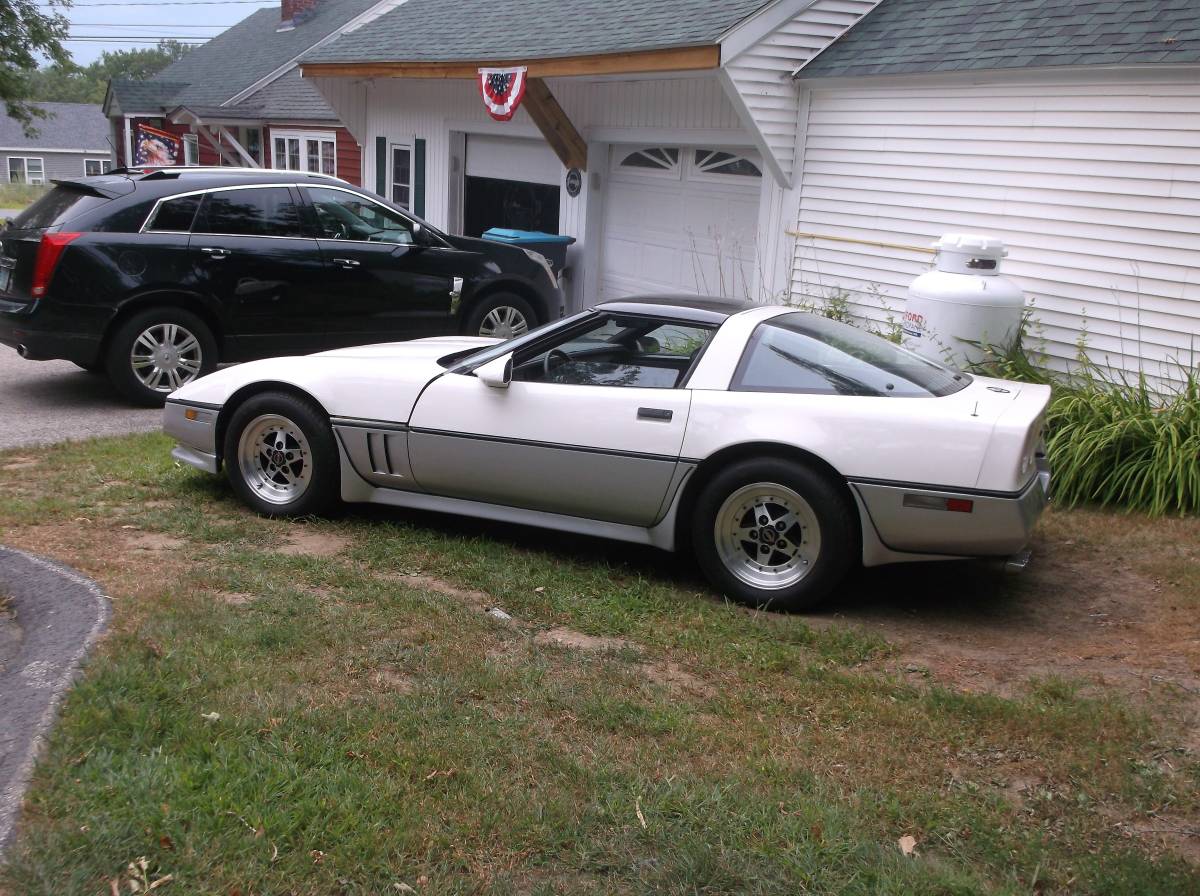 Chevrolet-corvette-1985-24