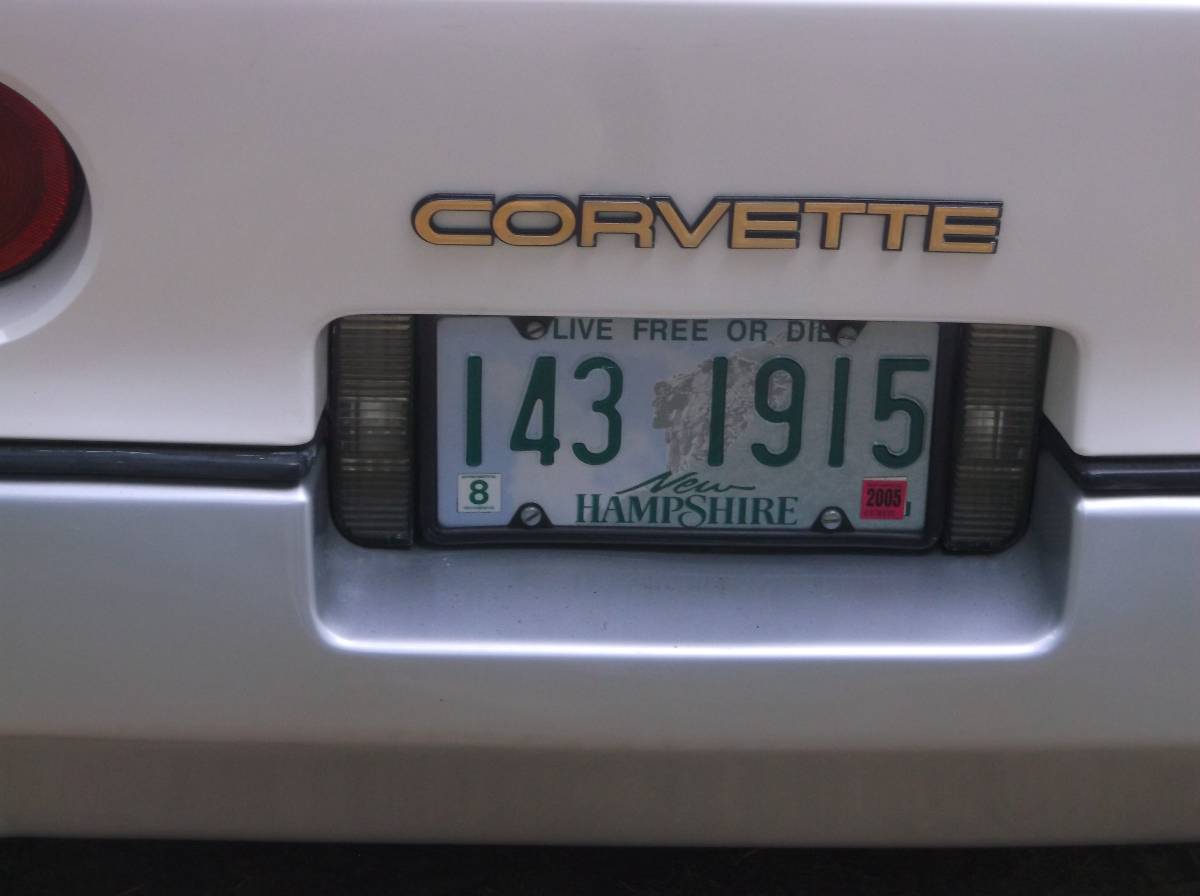 Chevrolet-corvette-1985-26