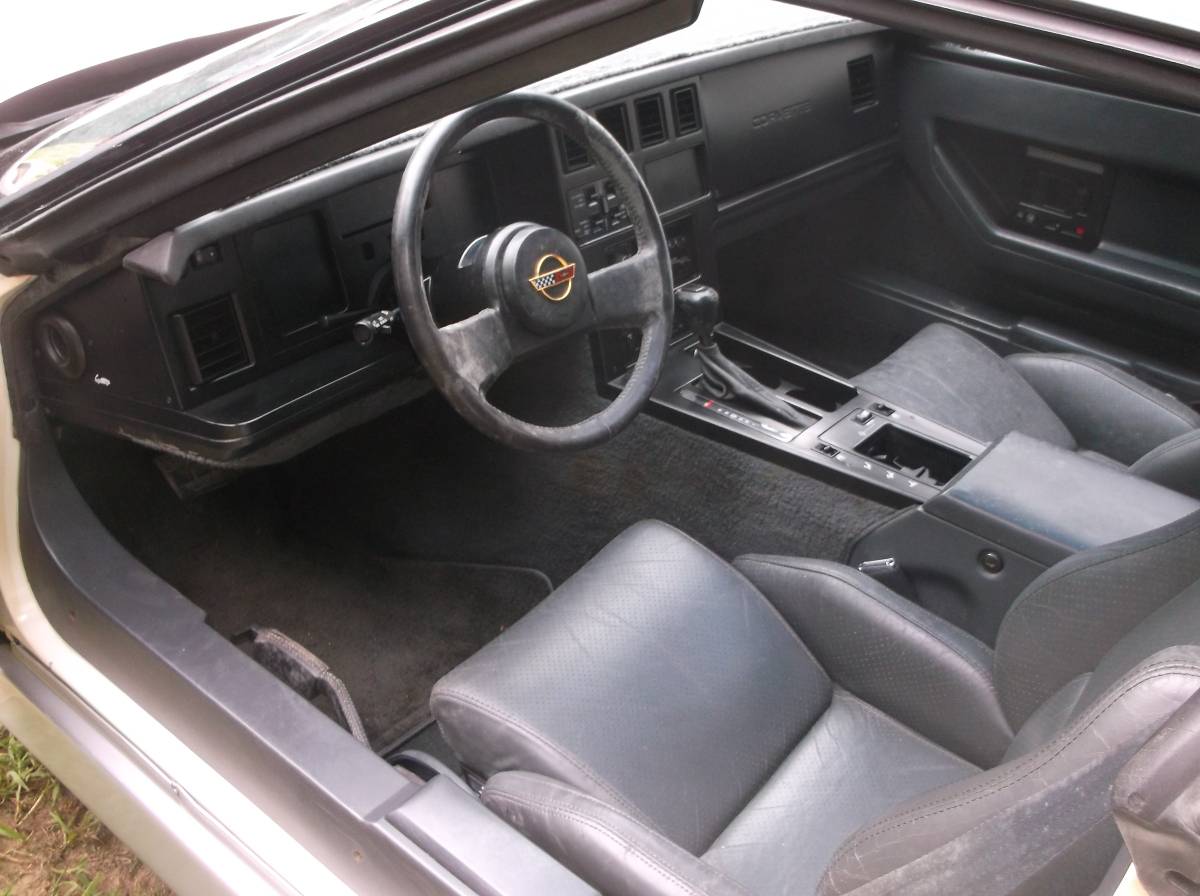 Chevrolet-corvette-1985-3
