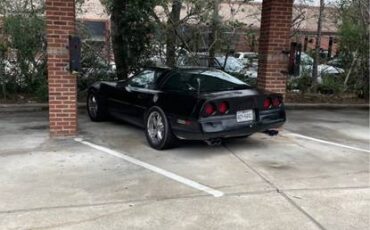 Chevrolet-corvette-1985-3