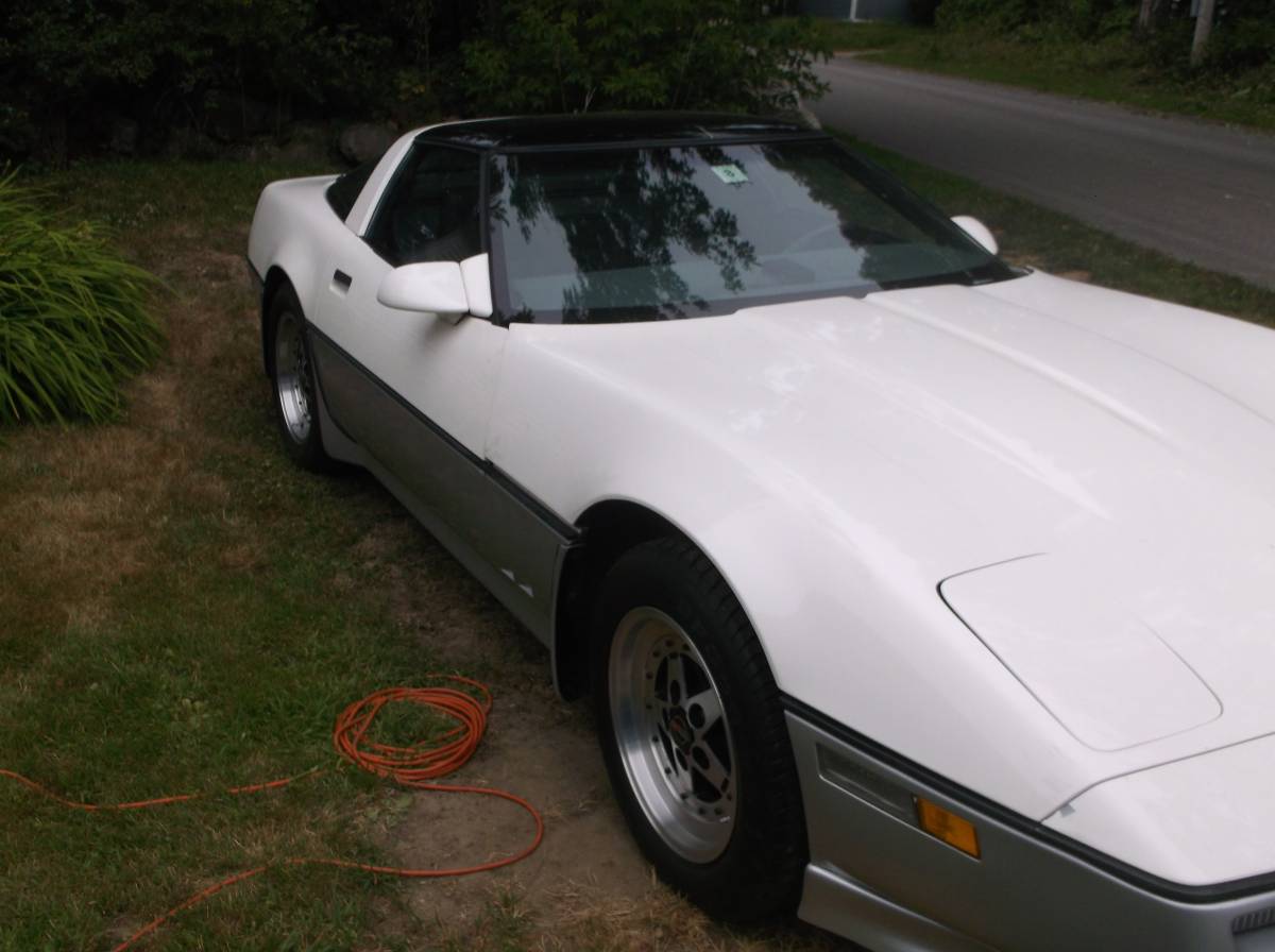 Chevrolet-corvette-1985-37